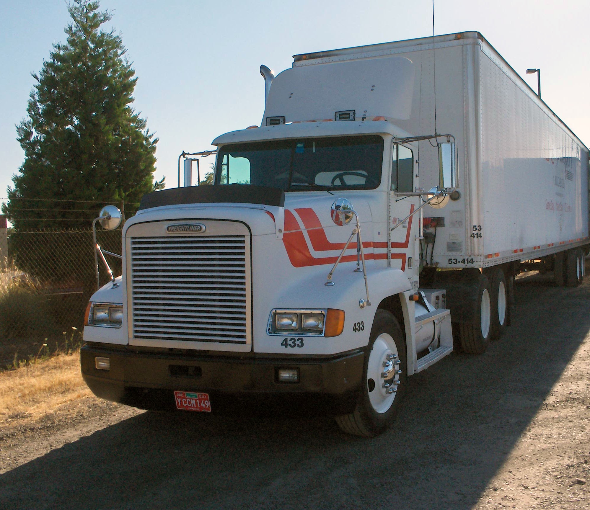 ADC-fleet--tractor-trailer-hooked-up